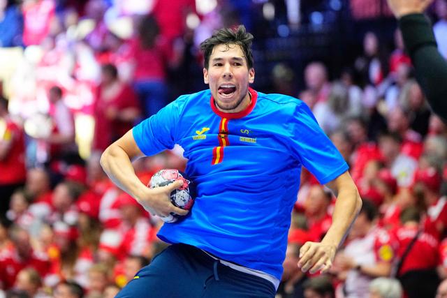 Spain's right back #10 Alex Dujshebaev warms up prior to the men's EHF Euro 2026 main round handball match Spain vs Denmark in Herning, Denmark, on January 24, 2026. (Photo by Bo Amstrup / Ritzau Scanpix / AFP) / Denmark OUT