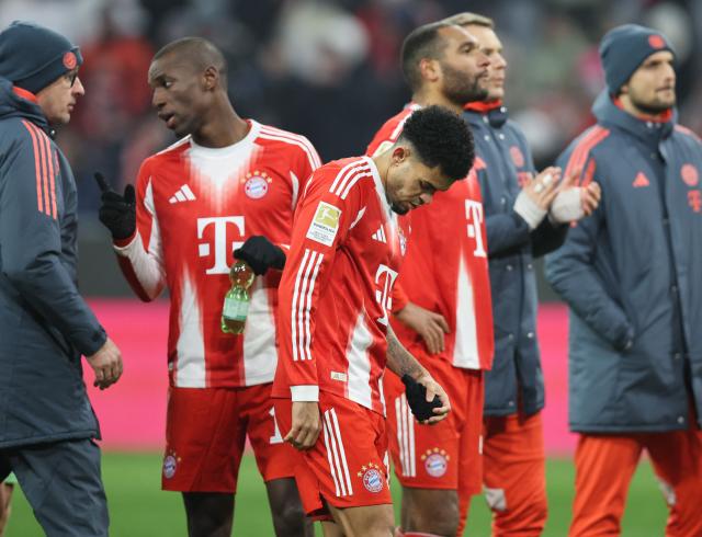 Bayern Munich's Colombian forward #14 Luis Diaz (C) looks on with teammates after the German first division Bundesliga football match between FC Bayern Munich and FC Augsburg in Munich, southern Germany, on January 24, 2026. (Photo by Alexandra BEIER / AFP) / DFL REGULATIONS PROHIBIT ANY USE OF PHOTOGRAPHS AS IMAGE SEQUENCES AND/OR QUASI-VIDEO