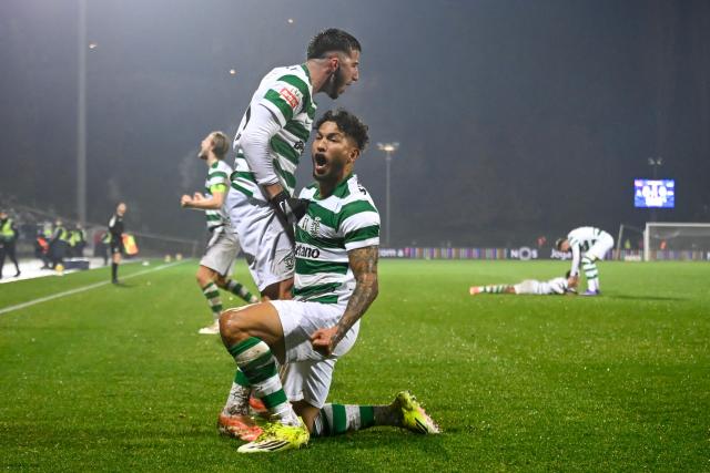 Sporting Lisbon's Colombian forward #97 Luis Suarez (R) celebrates scoring his team's second goal during the Portuguese League football match between FC Arouca and Sporting CP at the Municipal de Arouca stadium in Aveiro on January 24, 2026. (Photo by Miguel RIOPA / AFP)