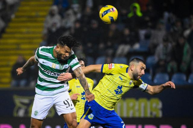TOPSHOT - Sporting Lisbon's Colombian forward #97 Luis Suarez (L) scores his team's second goal during the Portuguese League football match between FC Arouca and Sporting CP at the Municipal de Arouca stadium in Aveiro on January 24, 2026. (Photo by Miguel RIOPA / AFP)