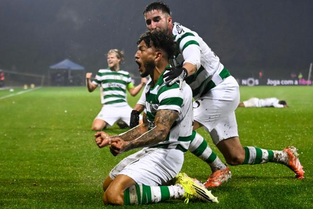 Sporting Lisbon's Colombian forward #97 Luis Suarez (C) celebrates scoring his team's second goal during the Portuguese League football match between FC Arouca and Sporting CP at the Municipal de Arouca stadium in Aveiro on January 24, 2026. (Photo by Miguel RIOPA / AFP)