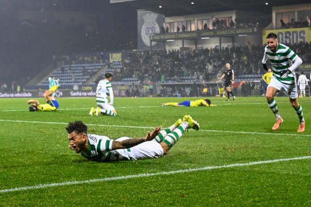 Sporting Lisbon's Colombian forward #97 Luis Suarez (L) celebrates scoring his team's second goal during the Portuguese League football match between FC Arouca and Sporting CP at the Municipal de Arouca stadium in Aveiro on January 24, 2026. (Photo by Miguel RIOPA / AFP)