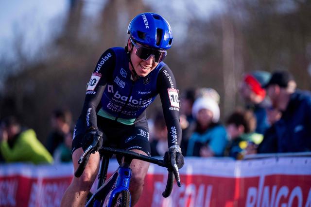 Dutch rider Shirin van Anrooij competes in the women's elite race of the UCI World Cup cyclocross event in Maasmechelen on January 24, 2026. (Photo by JASPER JACOBS / Belga / AFP) / Belgium OUT
