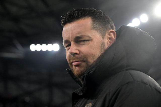 Lens' French head coach Pierre Sage looks on before the French L1 football match between Olympique de Marseille (OM) and RC Lens at the Stade Velodrome in Marseille, southern France, on January 24, 2026. (Photo by Miguel MEDINA / AFP)