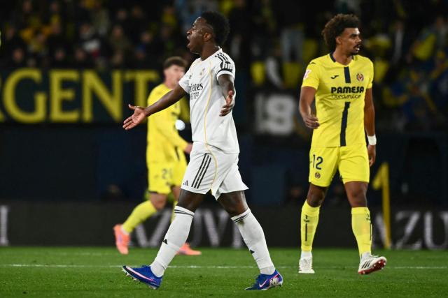 Real Madrid's Brazilian forward #07 Vinicius Junior (L) reacts during the Spanish league football match between Villarreal CF and Real Madrid CF at La Ceramica Stadium in Vila-Real on January 24, 2026. (Photo by JOSE JORDAN / AFP)