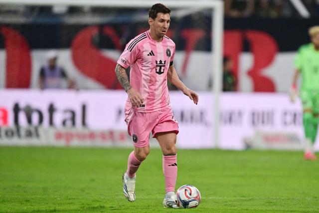 Inter Miami's Argentine forward #10 Lionel Messi controls the ball during the friendly football match between Peru's Alianza Lima and the US' Inter Miami at the Alejandro Villanueva Stadium in Lima on January 24, 2025. (Photo by Connie FRANCE / AFP)