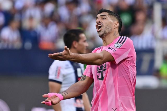 Inter Miami's Uruguayan forward #09 Luis Suarez gestures during the friendly football match between Peru's Alianza Lima and the US' Inter Miami at the Alejandro Villanueva Stadium in Lima on January 24, 2025. (Photo by Connie FRANCE / AFP)