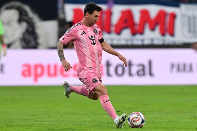 Inter Miami's Argentine forward #10 Lionel Messi controls the ball during the friendly football match between Peru's Alianza Lima and the US' Inter Miami at the Alejandro Villanueva Stadium in Lima on January 24, 2025. (Photo by Connie FRANCE / AFP)