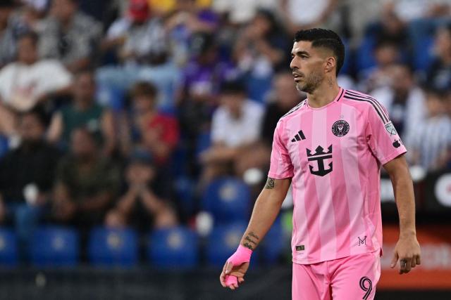 Inter Miami's Uruguayan forward #09 Luis Suarez looks on during the friendly football match between Peru's Alianza Lima and the US' Inter Miami at the Alejandro Villanueva Stadium in Lima on January 24, 2025. (Photo by Connie FRANCE / AFP)