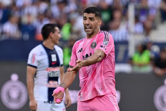 Inter Miami's Uruguayan forward #09 Luis Suarez gestures during the friendly football match between Peru's Alianza Lima and the US' Inter Miami at the Alejandro Villanueva Stadium in Lima on January 24, 2025. (Photo by Connie FRANCE / AFP)