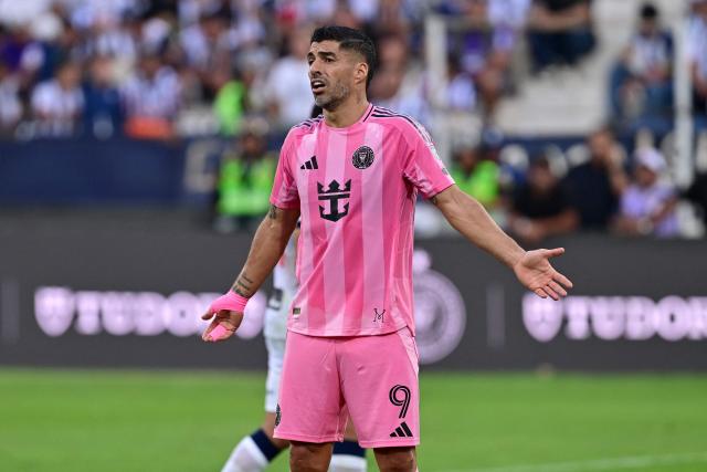 Inter Miami's Uruguayan forward #09 Luis Suarez gestures during the friendly football match between Peru's Alianza Lima and the US' Inter Miami at the Alejandro Villanueva Stadium in Lima on January 24, 2025. (Photo by Connie FRANCE / AFP)