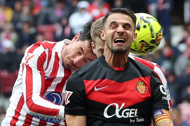 Atletico Madrid's Uruguayan defender #02 Jose Gimenez (L), Atletico Madrid's Norwegian forward #09 Alexander Sorloth (C) and Real Mallorca's Slovak defender #24 Martin Valjent vie for a header during the Spanish league football match between Club Atletico de Madrid and RCD Mallorca at Metropolitano Stadium in Madrid on January 25, 2026. (Photo by Pierre-Philippe MARCOU / AFP)