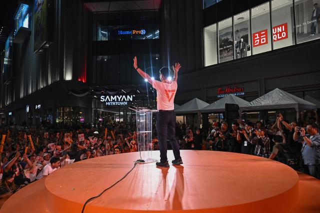 People's Party leader and prime ministerial candidate Natthaphong Ruengpanyawut (C) waves to supporters during a campaign rally ahead of the general election in Bangkok on January 25, 2026. (Photo by Lillian SUWANRUMPHA / AFP)