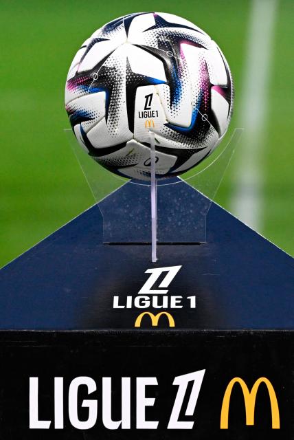 The official ballon is photographed prior to the French L1 football match between Metz and Olympique Lyonnais (OL) at the Stade Saint-Symphorien in Longeville-les-Metz, eastern France, on January 25, 2026. (Photo by Jean-Christophe VERHAEGEN / AFP)