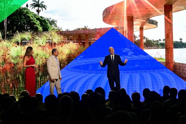 FIFA President Gianni Infantino (R) speaks next to Brazilian journalists and TV hosts Barbara Coelho and Luis Roberto during the unveiling ceremony for the logo of the 2027 FIFA Women's World Cup in Rio de Janeiro, Brazil on January 25, 2026. (Photo by Pablo PORCIUNCULA / AFP)