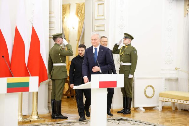 Ukraine's President Volodymyr Zelensky (2nd L), Lithuania's President Gitanas Nauseda (C)  and Poland's President Karol Nawrocki (2nd R) arrive for a joint press conference after attending commemorations of the 1863 uprising, in Vilnius on January 25, 2026. (Photo by Petras Malukas / AFP)