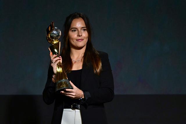 Spain's former footballer Claudia Zornoza holds the 2027 FIFA Women's World Cup trophy, during the launch ceremony in Rio de Janeiro, Brazil on January 25, 2026. (Photo by Pablo PORCIUNCULA / AFP)