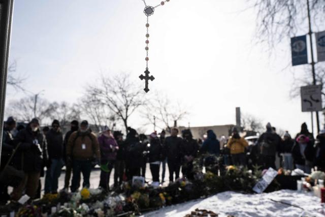 Mourners gather at a makeshift memorial in the area where Alex Pretti was shot dead a day earlier by federal immigration agents in Minneapolis, Minnesota, on January 25, 2026. On January 24, federal agents shot dead US citizen Alex Pretti, a 37-year-old ICU nurse, while scuffling with him on an icy roadway, less than three weeks after an immigration officer shot and killed Renee Good, also 37, in her car.
His killing sparked new protests and impassioned demands by local leaders for the Trump administration to end its operation in the city. (Photo by ROBERTO SCHMIDT / AFP)