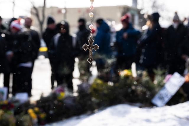 Mourners gather at a makeshift memorial in the area where Alex Pretti was shot dead a day earlier by federal immigration agents in Minneapolis, Minnesota, on January 25, 2026. On January 24, federal agents shot dead US citizen Alex Pretti, a 37-year-old ICU nurse, while scuffling with him on an icy roadway, less than three weeks after an immigration officer shot and killed Renee Good, also 37, in her car.
His killing sparked new protests and impassioned demands by local leaders for the Trump administration to end its operation in the city. (Photo by ROBERTO SCHMIDT / AFP)