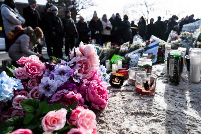 Mourners gather at a makeshift memorial in the area where Alex Pretti was shot dead a day earlier by federal immigration agents in Minneapolis, Minnesota, on January 25, 2026. On January 24, federal agents shot dead US citizen Alex Pretti, a 37-year-old ICU nurse, while scuffling with him on an icy roadway, less than three weeks after an immigration officer shot and killed Renee Good, also 37, in her car.
His killing sparked new protests and impassioned demands by local leaders for the Trump administration to end its operation in the city. (Photo by ROBERTO SCHMIDT / AFP)