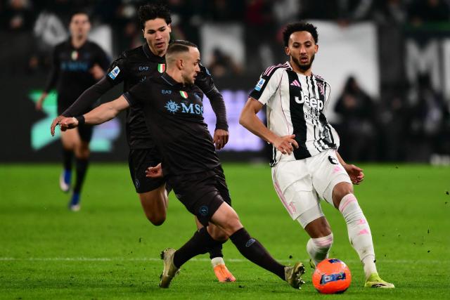 Juventus' English defender #06 Lloyd Kelly (R) is tackled by Napoli's Slovak midfielder #68 Stanislav Lobotka (L) during the Italian Serie A football match between Juventus and Napoli at the Allianz Stadium in Turin on January 25, 2026. (Photo by MARCO BERTORELLO / AFP)