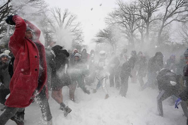 People participate in a snowball fight in Meridian Hill Park in Washington, DC, on January 25, 2026. A massive winter storm on January 24 dumped snow and freezing rain from New Mexico to North Carolina as it swept across the United States towards the northeast, threatening tens of millions of Americans with blackouts, transportation chaos and bone-chilling cold. After battering the country's southwest and central areas, the storm system began to hit the heavily populated mid-Atlantic and northeastern states as a frigid air mass settled in across the nation. (Photo by Oliver Contreras / AFP)