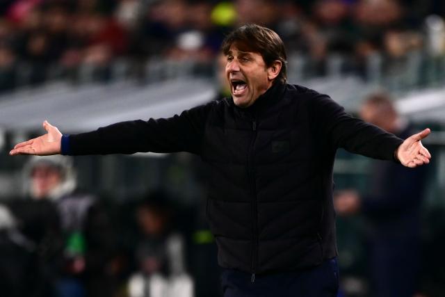 Napoli's Italian coach Antonio Conte gestures during the Italian Serie A football match between Juventus and Napoli at the Allianz Stadium in Turin on January 25, 2026. (Photo by MARCO BERTORELLO / AFP)