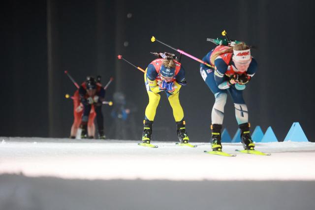 Finland's Suvi Minkkinen (R) and Sweden's Anna Magnusson compete in the women's 12.5 km mass start competition of the IBU Biathlon World Cup in Nove Mesto, Czech Republic, on January 25, 2026. (Photo by Radek MICA / AFP)