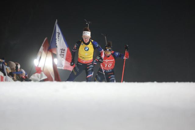 France's Lou Jeanmonnot-Laurent (L) and France's Julia Simon compete in the women's 12.5 km mass start competition of the IBU Biathlon World Cup in Nove Mesto, Czech Republic, on January 25, 2026. (Photo by Radek MICA / AFP)