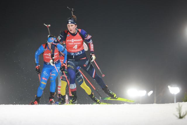 France's Justine Braisaz-Bouchez (R) competes in the women's 12.5 km mass start competition of the IBU Biathlon World Cup in Nove Mesto, Czech Republic, on January 25, 2026. (Photo by Radek MICA / AFP)