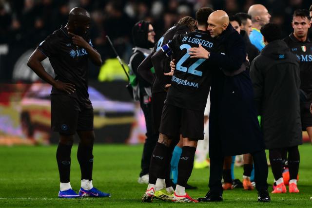 Juventus' Italian coach Luciano Spalletti (R) embraces Napoli's Italian defender #22 Giovanni Di Lorenzo at the end of the Italian Serie A football match between Juventus and Napoli at the Allianz Stadium in Turin on January 25, 2026. (Photo by MARCO BERTORELLO / AFP)