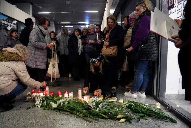 People light candles during a vigil in honour of the victims of the January 18 high-speed train accident that killed 45 people in Adamuz, on January 25, 2026 at the railway station of Huelva. One week after the train disaster involving two trains in southern Spain, which left 45 dead, remembrance ceremonies took place today in Huelva, where most of the victims came from, and in the town of Adamuz, where the collision occurred. (Photo by CRISTINA QUICLER / AFP)