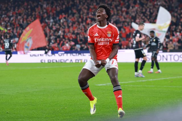 SL Benfica's Portuguese forward #72 Anisio Cabral celebrates scoring his team's fourth goal during the Portuguese League football match between SL Benfica and CF Estrela da Amadora at Estadio da Luz in Lisbon on January 25, 2026. (Photo by PATRICIA DE MELO MOREIRA / AFP)
