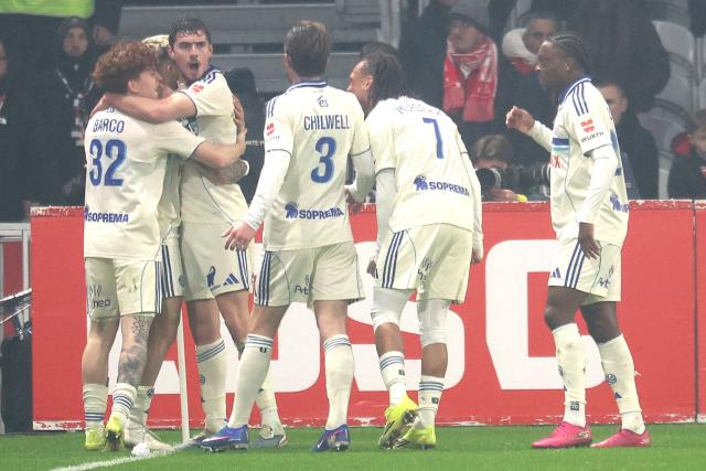 Strasbourg's Argentine forward #09 Joaquin Panichelli (2L) celebrates with teammates after scoring Strasbourg's first goal during the French L1 football match between Lille LOSC and RC Strasbourg Alsace at the Stade Pierre-Mauroy in Villeneuve-d'Ascq, northern France, on January 25, 2026. (Photo by Francois LO PRESTI / AFP)