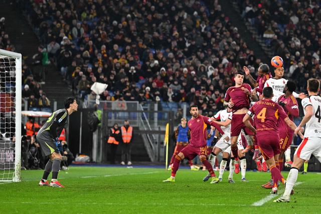 AC Milan's Belgian defender #05 Koni De Winter (R) heads the ball to scores a goal during the Italian Serie A football match between AS Roma and Milan at the Olympic Stadium in Rome on January 25, 2026. (Photo by Andreas SOLARO / AFP)