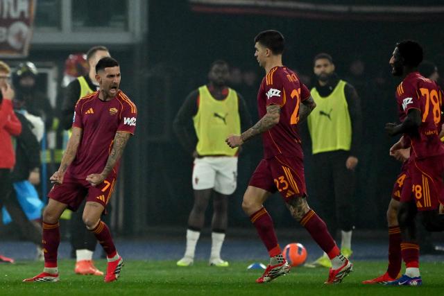 Roma's Italian midfielder #07 Lorenzo Pellegrini (L) celebrates after scoring a goal during the Italian Serie A football match between AS Roma and Milan at the Olympic Stadium in Rome on January 25, 2026. (Photo by Andreas SOLARO / AFP)