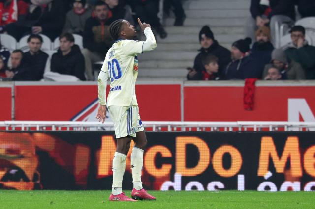 Strasbourg's Ivoirian-British forward #20 Martial Gogo celebrates after scoring during the French L1 football match between Lille LOSC and RC Strasbourg Alsace at the Stade Pierre-Mauroy in Villeneuve-d'Ascq, northern France, on January 25, 2026. (Photo by Francois LO PRESTI / AFP)