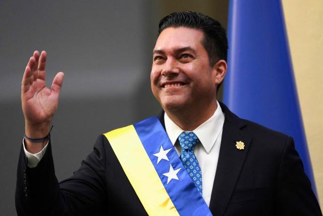 Tegucigalpa's Mayor Juan Diego Zelaya waves during his inauguration of the National Mayor's Office of the Central District at the National Museum in Tegucigalpa on January 25, 2026. Earliert this month Honduras electoral authorities rejected an order by the outgoing president to recount November's election won by Trump-backed candidate Nasry Asfura, a conservative businessman who was declared the winner of Honduras's presidential election on December 24, weeks after a tight race marred by delays and allegations of fraud. (Photo by Johny MAGALLANES / AFP)