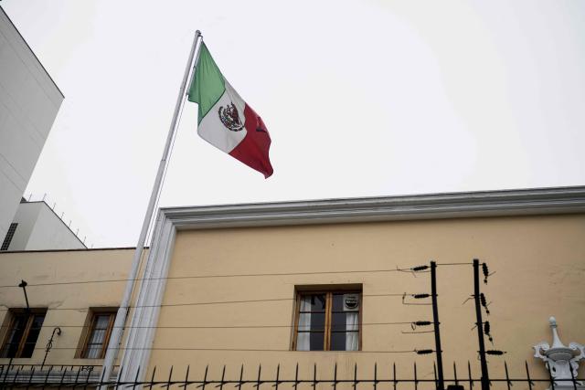(FILES) The Mexican flag flutters in the wind at the Embassy of Mexico in Lima on November 4, 2025. The Mexican government announced on January 25, 2026, that Brazil will take over its diplomatic representation in Peru, more than two months after the Andean country's government broke off relations over the asylum granted to former chief of staff Betssy Chavez. (Photo by Ernesto BENAVIDES / AFP)
