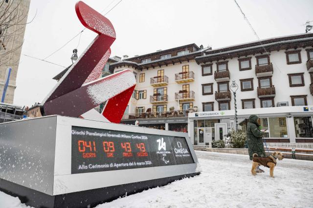 (FILES) A count down clock is seen in the pedestrian shopping area in Cortina d'Ampezzo, northern Italy prior to the Milano Cortina 2026 Olympic Games, on January 24, 2026. (Photo by Odd ANDERSEN / AFP)