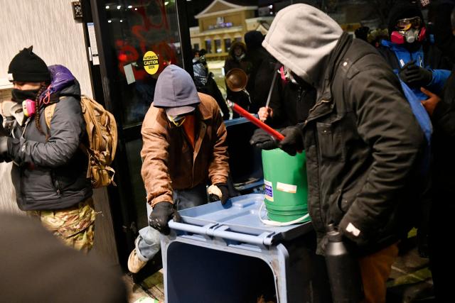 Protesters bang a trash can while participating in the "ICE OUT! Noise Demo" at the entrance of a hotel in Minneapolis, Minnesota on January 25, 2026. On January 24, federal agents shot dead US citizen Alex Pretti, a 37-year-old ICU nurse, while scuffling with him on an icy roadway, less than three weeks after an immigration officer shot and killed Renee Good, also 37, in her car.
His killing sparked new protests and impassioned demands by local leaders for the Trump administration to end its operation in the city. (Photo by Octavio JONES / AFP)