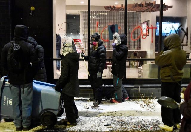 Protesters participate in the "ICE OUT! Noise Demo" outside a hotel in Minneapolis, Minnesota on January 25, 2026. On January 24, federal agents shot dead US citizen Alex Pretti, a 37-year-old ICU nurse, while scuffling with him on an icy roadway, less than three weeks after an immigration officer shot and killed Renee Good, also 37, in her car.
His killing sparked new protests and impassioned demands by local leaders for the Trump administration to end its operation in the city. (Photo by Octavio JONES / AFP)