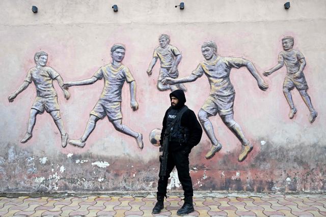 A police personnel of the Jammu and Kashmir Special Operations Group (SOG) stands guard outside a stadium during India's 77th Republic Day celebrations in Srinagar on January 26, 2026. (Photo by Tauseef MUSTAFA / AFP)