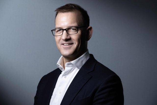 (FILES) Czech businessman Daniel Kretinsky poses during a photo session on January 22, 2020, in Paris. Czech billionaire Daniel Kretinsky launched a takeover bid for electronics and cultural products specialist Fnac Darty on January 23, 2026, at a price of 36 euros per share, the company announced in a statement on January 26, 2026. (Photo by JOEL SAGET / AFP)