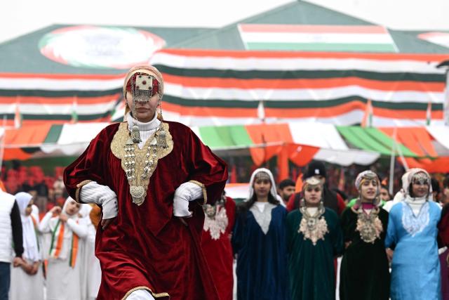 Artists wearing a traditional Kashmiri dress perform during India's 77th Republic Day celebrations in Srinagar on January 26, 2026. (Photo by Tauseef MUSTAFA / AFP)