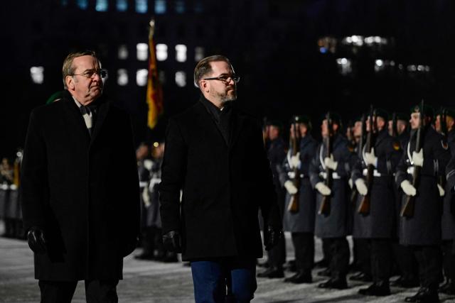 German Defence Minister Boris Pistorius (L) and Lithuania's defence minister Robertas Kaunas review the honor guard during a welcoming ceremony at the defence ministry in Berlin on January 26, 2026. (Photo by John MACDOUGALL / AFP)