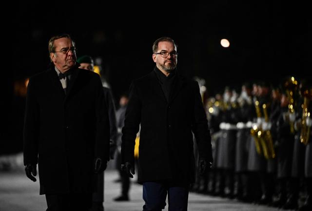 German Defence Minister Boris Pistorius (L) and Lithuania's defence minister Robertas Kaunas review the honor guard during a welcoming ceremony at the defence ministry in Berlin on January 26, 2026. (Photo by John MACDOUGALL / AFP)