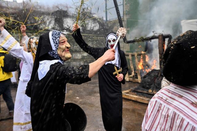 Masked revellers take part in the traditional carnival of Ituren in the northern Spanish province of Navarre on January 26, 2026. Locals from the neighbouring villages of Ituren and Zubieta dress up and participate in a pilgrimage through both villages in this annual three-day festival, revolving mainly around agriculture and sheep herding. (Photo by ANDER GILLENEA / AFP)