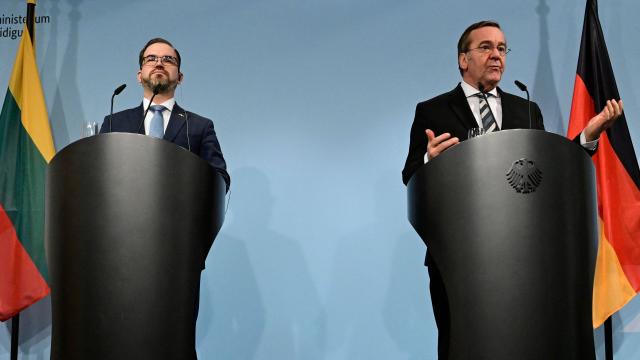 German Defence Minister Boris Pistorius (R) and Lithuania's defence minister Robertas Kaunas give a press conference at the defence ministry in Berlin, on January 26, 2026. (Photo by John MACDOUGALL / AFP)
