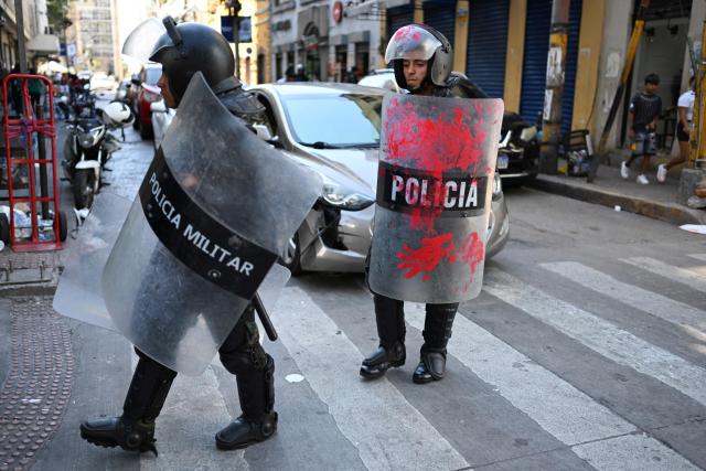 Members of the Honduran military police patrol the historic center of Tegucigalpa on January 26, 2026, ahead of the inauguration of President-elect Nasry Asfura. (Photo by JOHAN ORDONEZ / AFP)